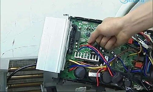 卢龙美的空调电话是多少