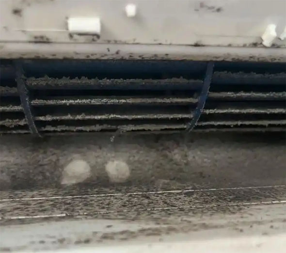 卢龙空调吹的风有股烧焦味是怎么回事